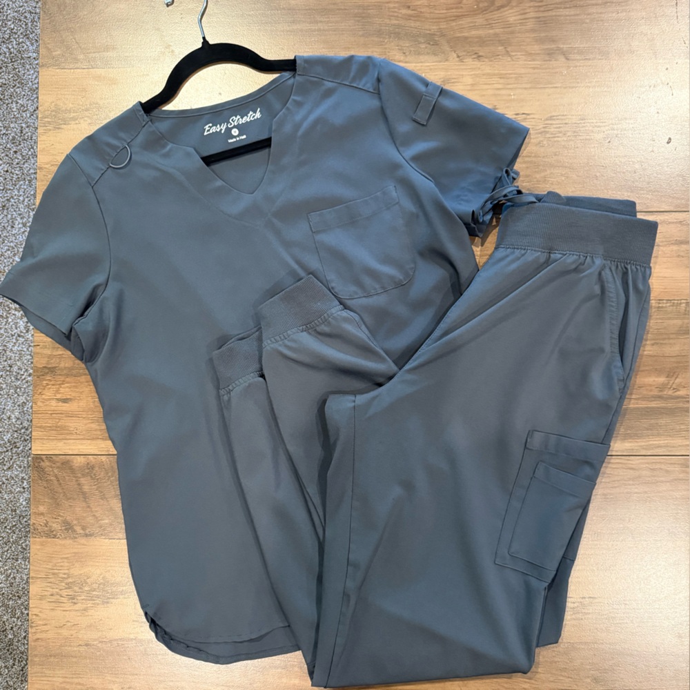 Easy Stretch Women's Gray Cargo Scrub Set